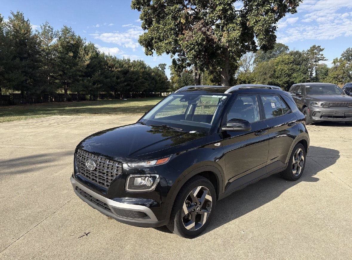 Used 2025 Hyundai Venue SEL FWD image 4