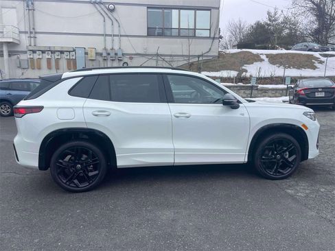 New 2026 Volkswagen Tiguan SE R-Line image 5