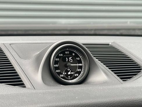 Certified 2023 Porsche Macan image 32