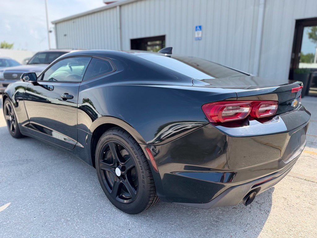 Used 2019 Chevrolet Camaro LT RWD image 2