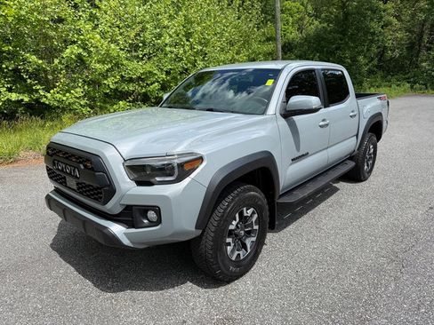 Used 2019 Toyota Tacoma TRD Off-Road AWD/4WD image 2