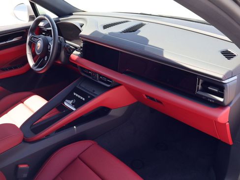 New 2026 Porsche Macan Electric RWD image 25