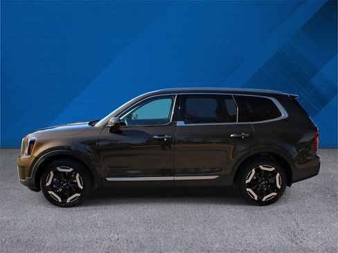 Used 2023 Kia Telluride S w/ S Sunroof Package image 6