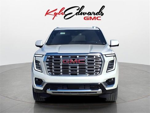 Used 2025 GMC Yukon Denali w/ Sun & Power Step Package image 2
