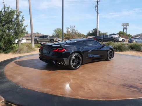 Used 2022 Chevrolet Corvette Stingray Premium Cpe w/ Z51 Performance Package image 2