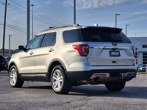 Used 2017 Ford Explorer XLT w/ Equipment Group 201A FWD image 8
