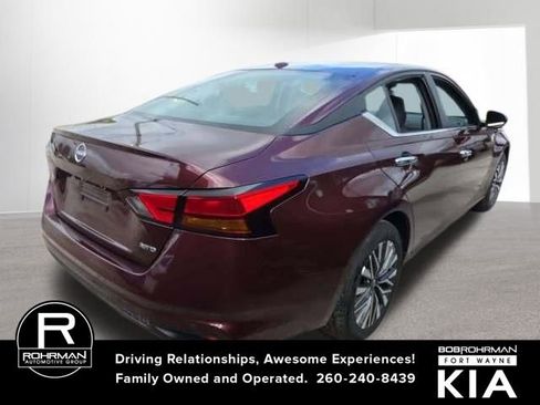 Used 2025 Nissan Altima 2.5 SV image 3