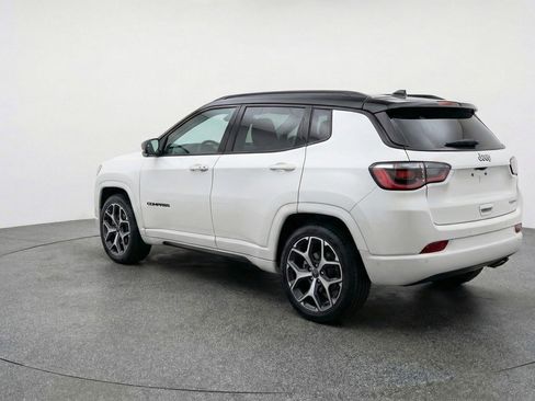 Used 2025 Jeep Compass Limited AWD/4WD image 6