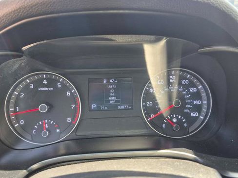 Used 2019 Kia Forte LXS FWD image 17