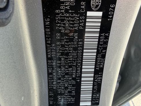 Used 2025 Toyota Camry LE FWD image 32