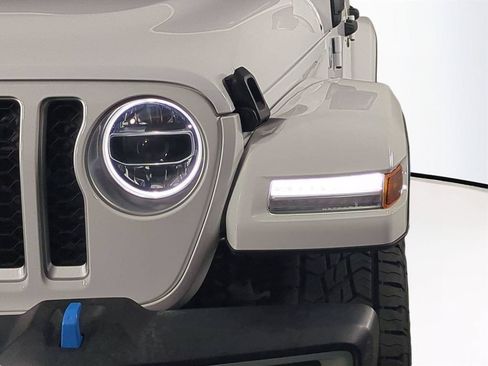 Used 2022 Jeep Wrangler Unlimited Sahara w/ Cold Weather Group AWD/4WD image 10
