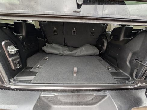 Used 2023 Jeep Wrangler Sahara w/ Cold Weather Group image 29