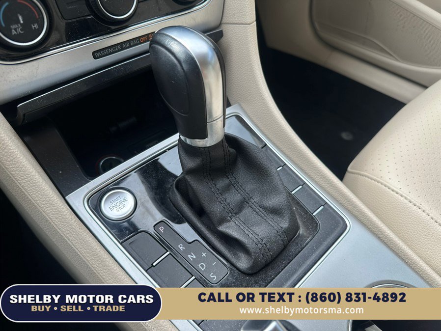Used 2019 Volkswagen Passat 2.0T Wolfsburg w/ Wheels & Sunroof Package FWD image 12