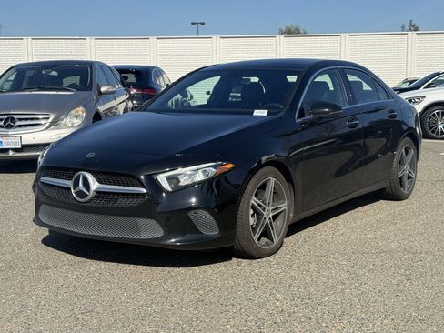 Used 2022 Mercedes-Benz A 220 image 1