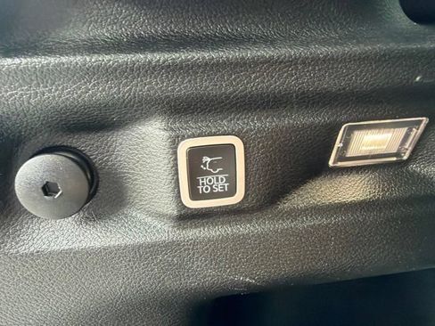 Used 2024 Jeep Grand Cherokee L Limited AWD/4WD image 16