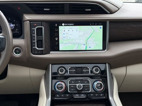 Used 2023 GMC Yukon XL Denali AWD/4WD image 17