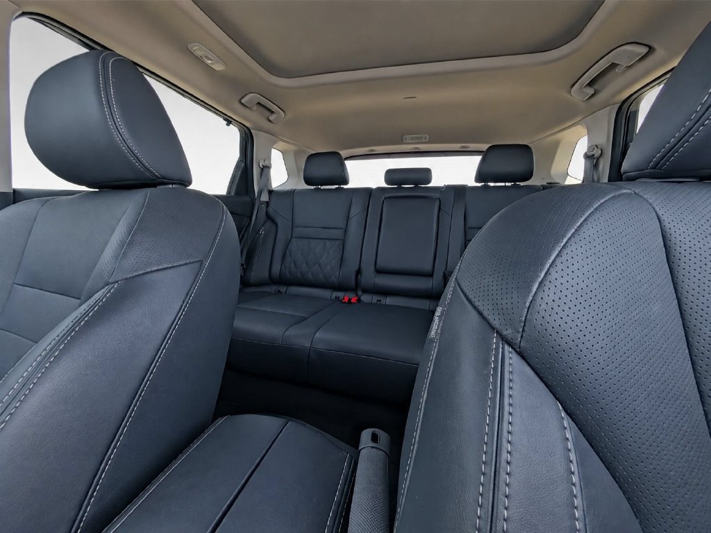 Certified 2024 Nissan Rogue Platinum w/ Platinum Premium Package FWD image 22