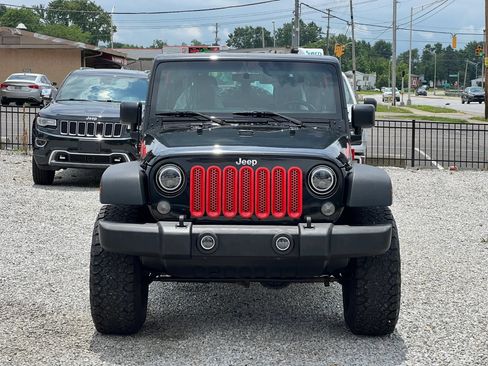 Used 2018 Jeep Wrangler Unlimited Sport w/ Connectivity Group AWD/4WD image 2