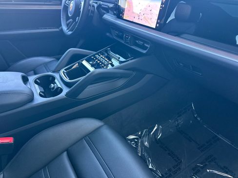 Certified 2025 Porsche Cayenne S AWD/4WD image 23