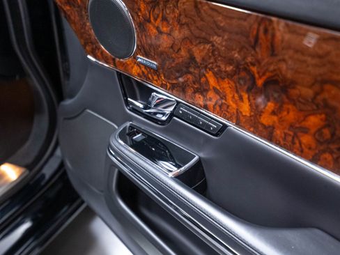 Used 2013 Jaguar XJ AWD image 33