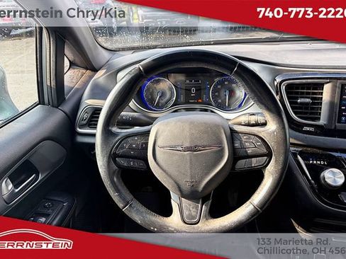 Used 2018 Chrysler Pacifica Touring Plus w/ S Appearance Package FWD image 9
