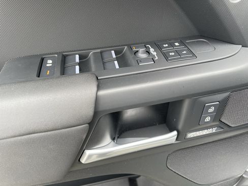 New 2026 Land Rover Defender 110 X-Dynamic SE AWD/4WD image 11