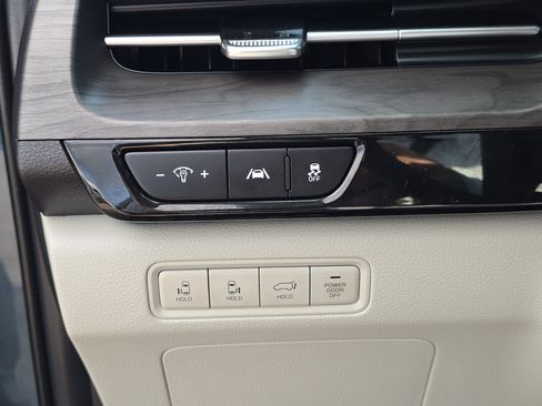 Certified 2024 Kia Carnival EX FWD image 28