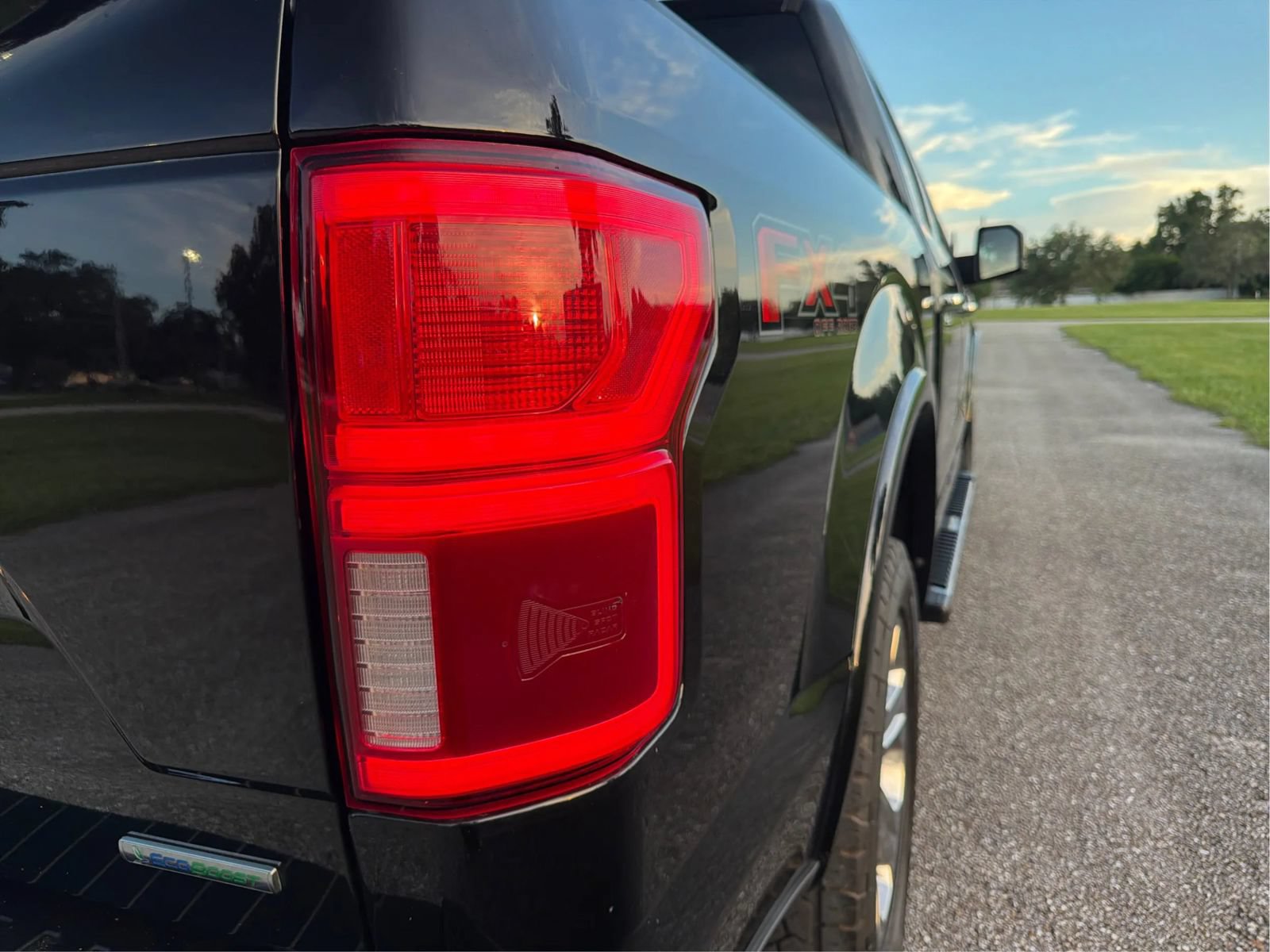 Used 2018 Ford F150 Lariat w/ Equipment Group 502A Luxury AWD/4WD image 39