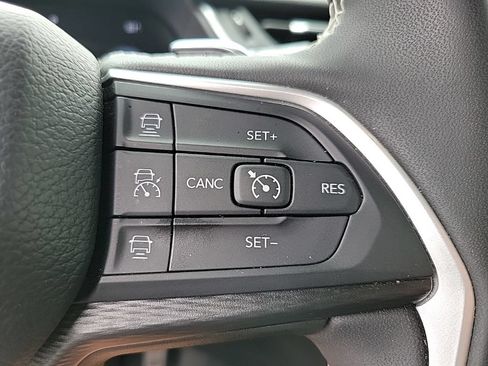 Used 2025 Jeep Grand Cherokee L Laredo AWD/4WD image 25