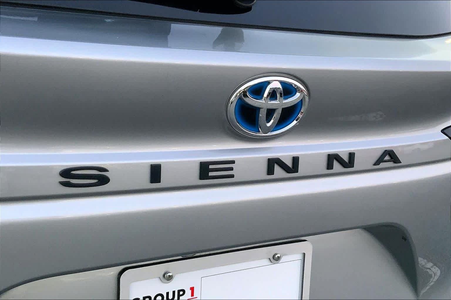 Used 2025 Toyota Sienna XLE FWD image 9