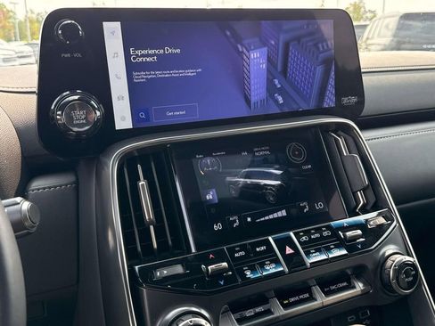 Used 2024 Lexus LX 600 4WD w/ Premium Package image 10