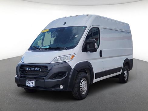 Used 2024 RAM ProMaster 2500 w/ Convenience Group FWD image 2