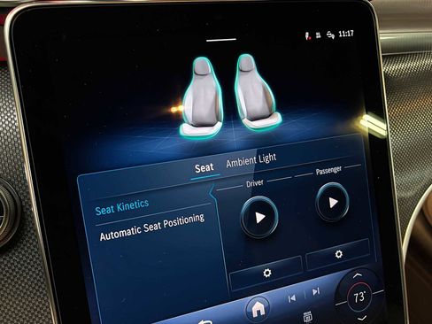 Used 2025 Mercedes-Benz GLC 300 4MATIC image 32