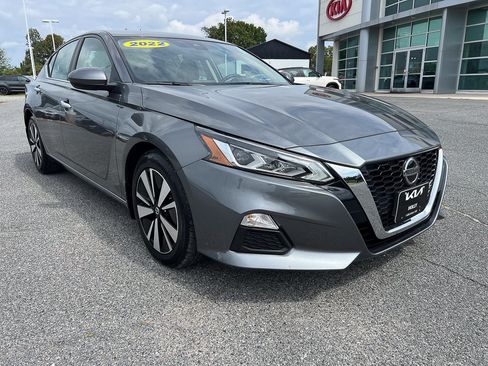 Used 2022 Nissan Altima 2.5 SV FWD image 9