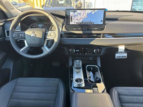 New 2026 Mitsubishi Outlander SE image 7