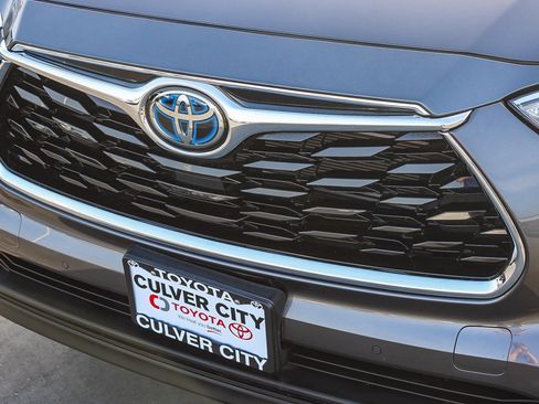 Used 2021 Toyota Highlander Limited image 6