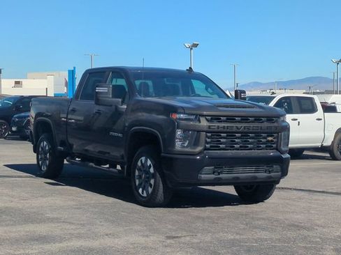 Used 2022 Chevrolet Silverado 2500 Custom w/ Custom Value Package AWD/4WD image 2