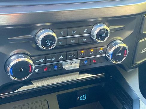Used 2024 Ford F250 Lariat w/ Sport Appearance Package AWD/4WD image 24