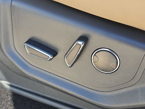 Used 2022 Ford Expedition Limited image 13