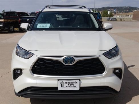 Used 2020 Toyota Highlander XLE AWD/4WD image 6