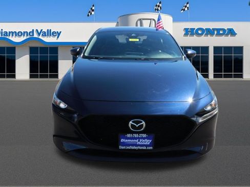 Used 2020 MAZDA MAZDA3 Hatchback FWD image 2