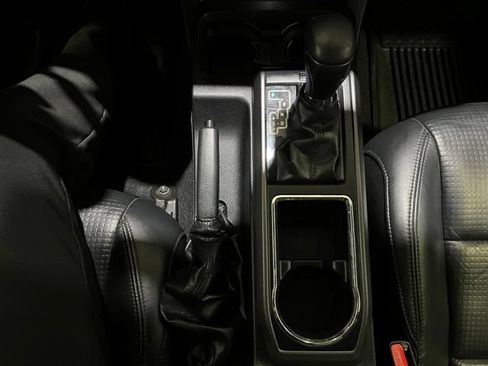 Certified 2018 Toyota Tacoma TRD Off-Road AWD/4WD image 20