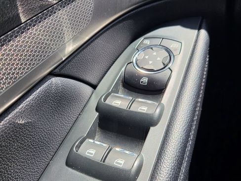 Used 2018 Ford Explorer XLT w/ Equipment Group 202A AWD/4WD image 38