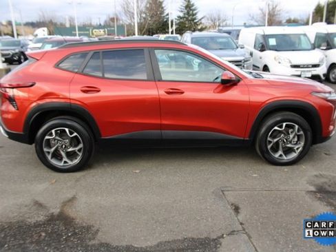 Used 2024 Chevrolet Trax LT w/ LT Convenience Package image 13