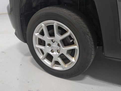 Used 2020 Jeep Renegade Latitude AWD/4WD image 31