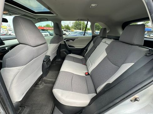 Used 2021 Toyota RAV4 XLE w/ Convenience Package AWD/4WD image 17