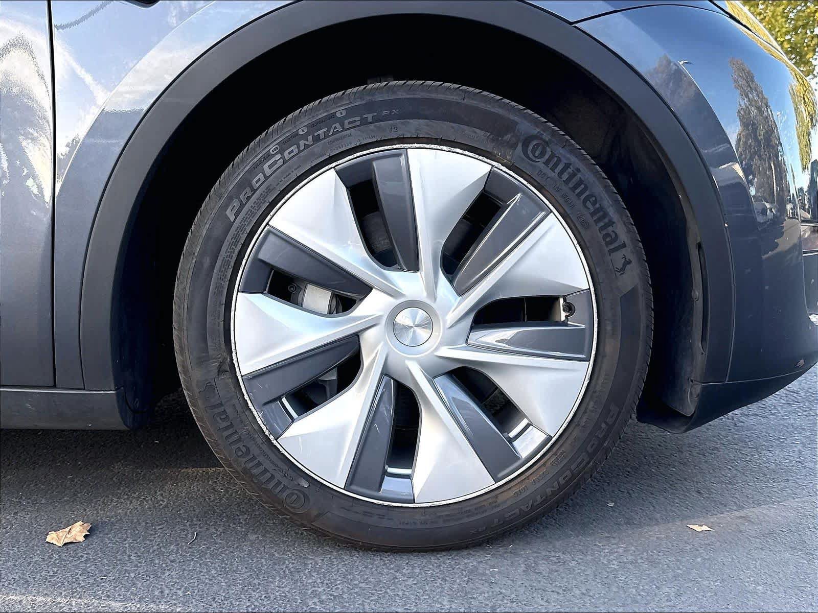 Used 2023 Tesla Model Y AWD image 31