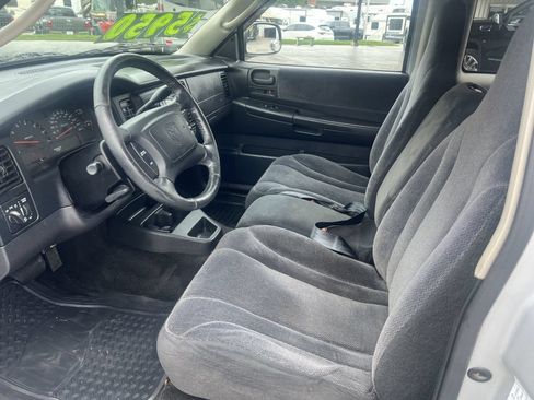 Used 2004 Dodge Dakota Sport w/ Deluxe Convenience Group RWD image 13
