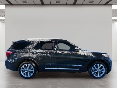 Used 2023 Ford Explorer Platinum w/ Technology Package image 6