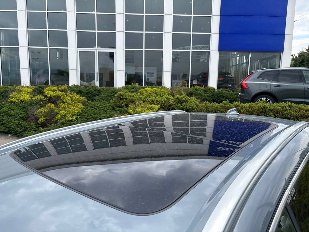 Certified 2023 Volvo XC60 B5 Plus AWD/4WD image 11